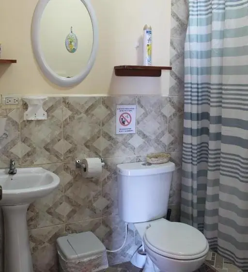 سوییت خانوادگی, Hostal Romy
