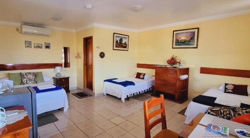 Четырехместный Номер Стандарт, Hostal Romy