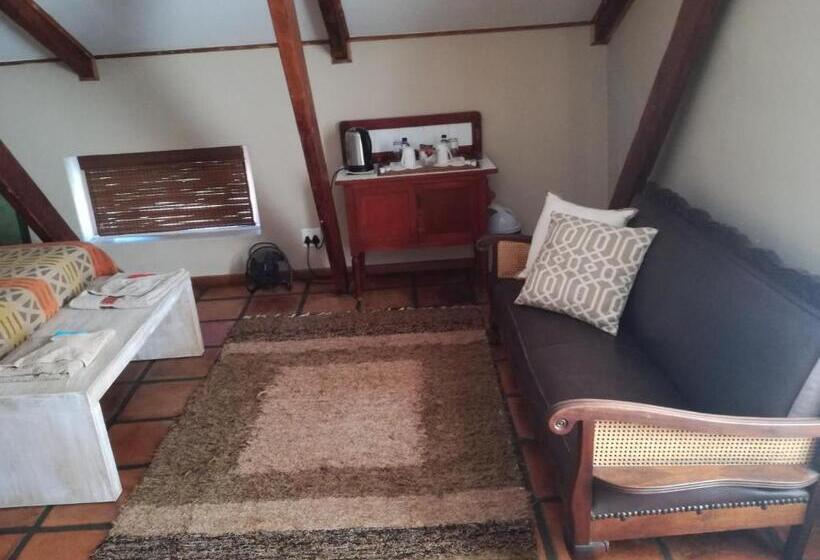 스탠다드 트리픔 룸 공동욕실, House On Plein