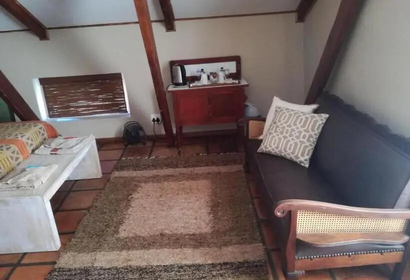 اتاق استاندارد سه تخته با سرویس بهداشتی مشترک, House On Plein