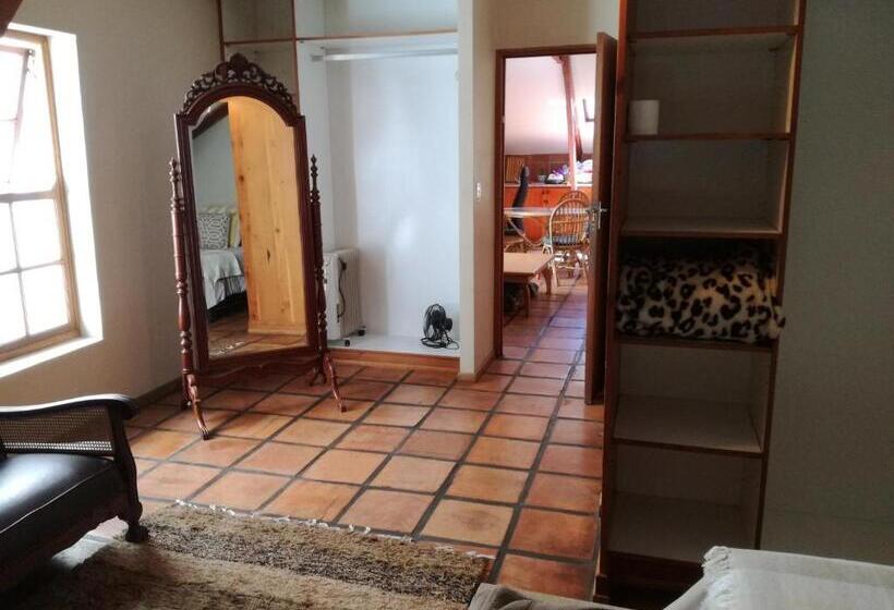 스탠다드 트리픔 룸 공동욕실, House On Plein