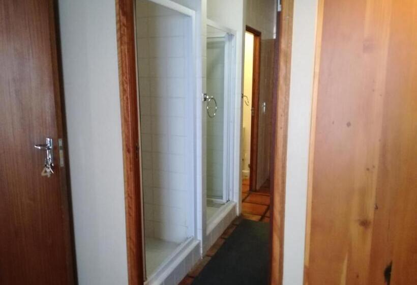 스탠다드 트리픔 룸 공동욕실, House On Plein