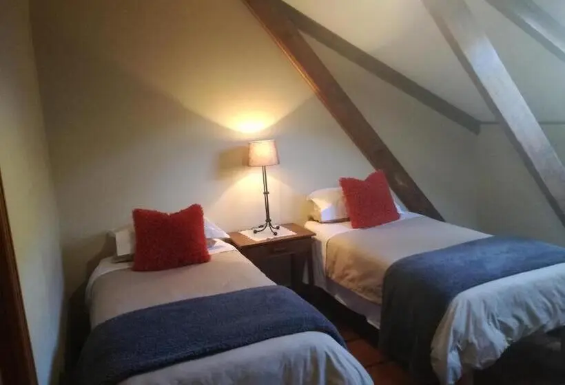 اتاق استاندارد سه تخته با سرویس بهداشتی مشترک, House On Plein