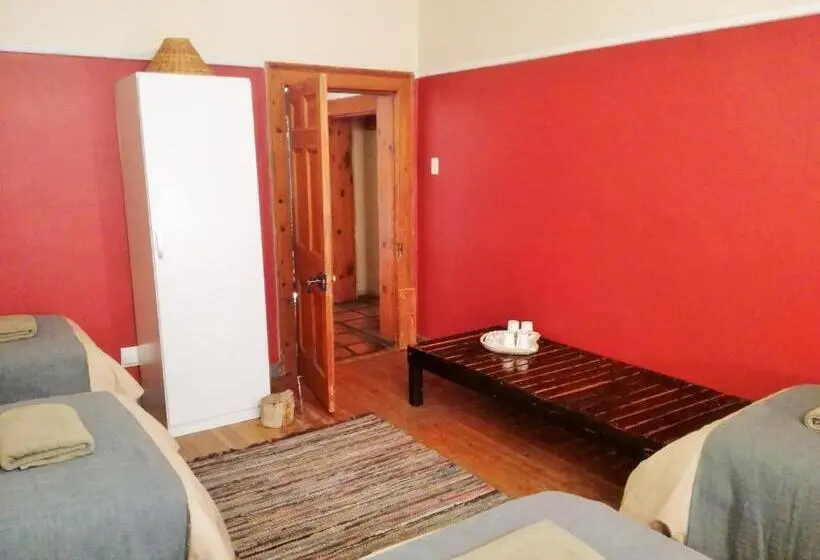 اتاق چهار تخته با دستشویی مشترک, House On Plein