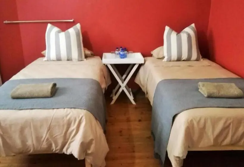 اتاق چهار تخته با دستشویی مشترک, House On Plein