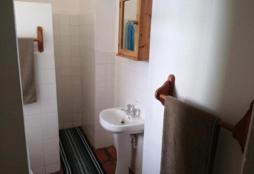 이코노미 쿼드러플룸(공용 화장실), House On Plein