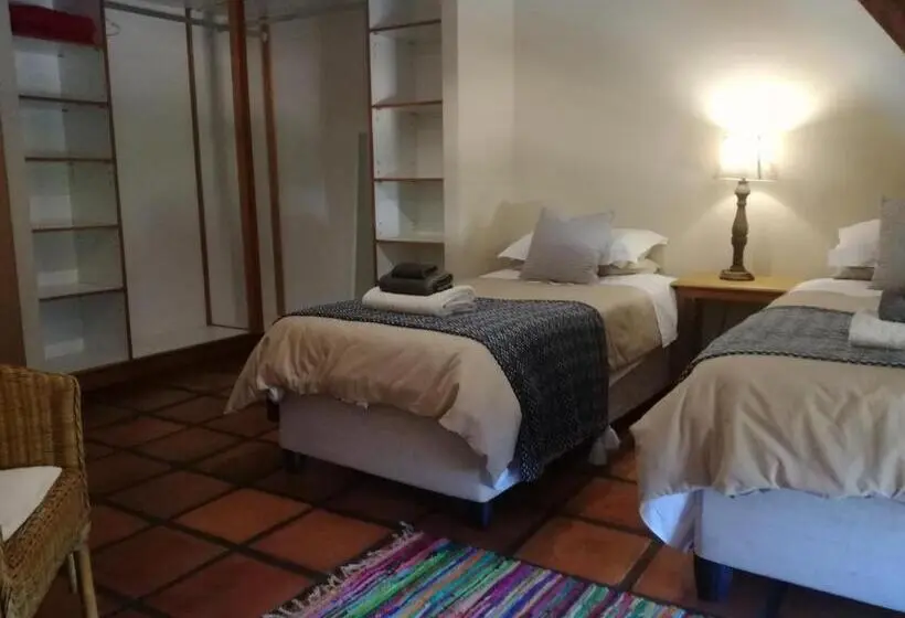 اتاق استاندارد با سرویس بهداشتی مشترک, House On Plein