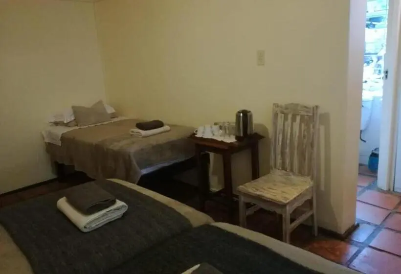 اتاق استاندارد سه نفره, House On Plein