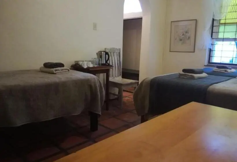 اتاق استاندارد سه نفره, House On Plein
