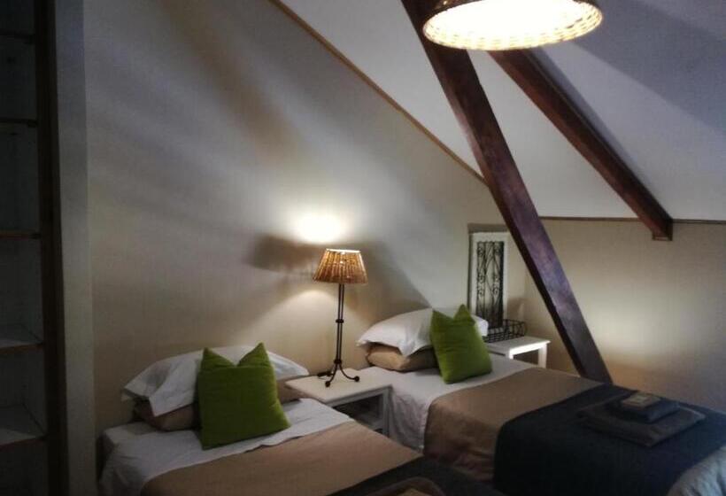 스탠다드 트리픔 룸 공동욕실, House On Plein