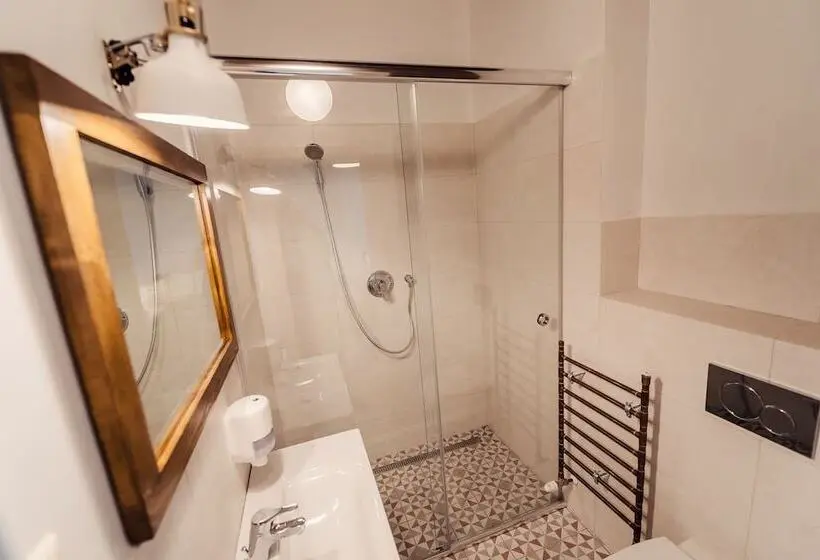 اتاق لوکس, Pension Zwicker