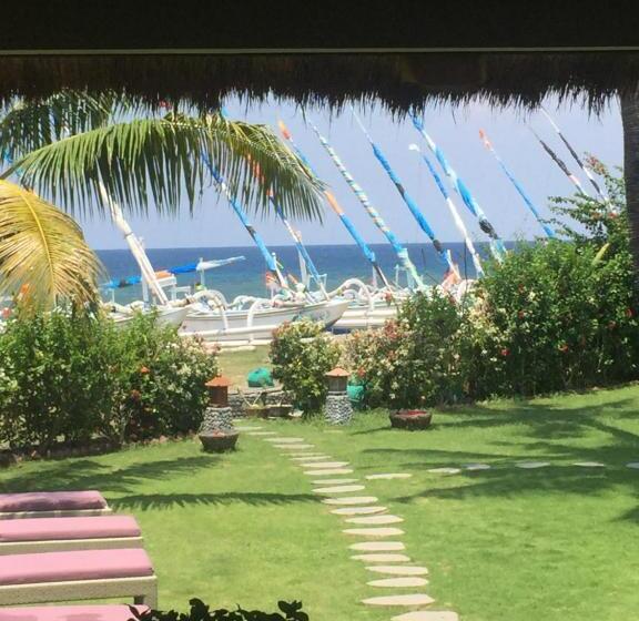 スリーベッドルーム　ヴィラ, Life In Amed Beach