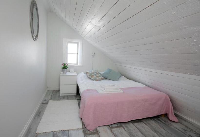 חדר סטנדרט לשלושה עם חדר אמבטיה משוף, Villa Evalotta