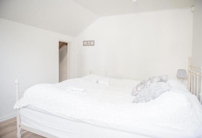 חדר משפחתי חדר אמבטיה משותף, Villa Evalotta