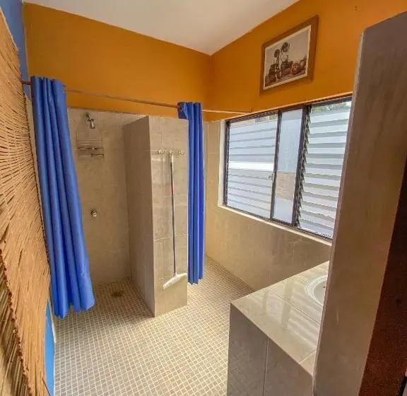 اتاق استاندارد با سرویس بهداشتی مشترک, Tower Bridge Hostel