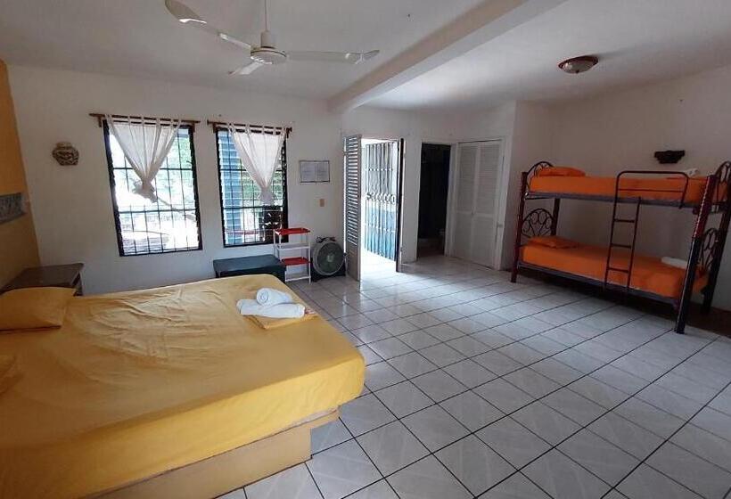 スタンダード４人部屋, Tower Bridge Hostel