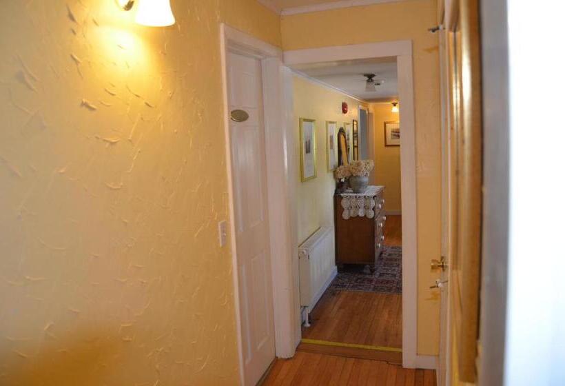 エコノミールーム, Cornwall Inn