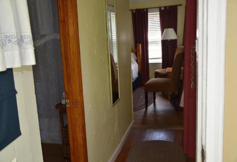 キングサイズベッドのスタンダードルーム, Cornwall Inn