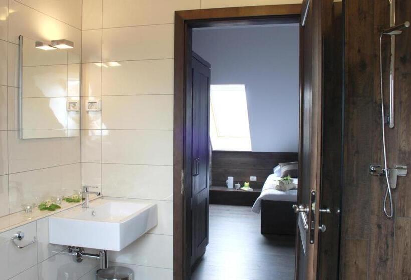 اتاق استاندارد, Smrekarjeva Domačija