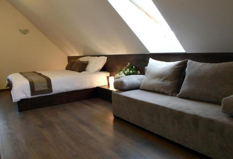 اتاق خانوادگی, Smrekarjeva Domačija