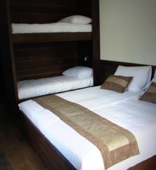 اتاق استاندارد چهار تخته, Smrekarjeva Domačija