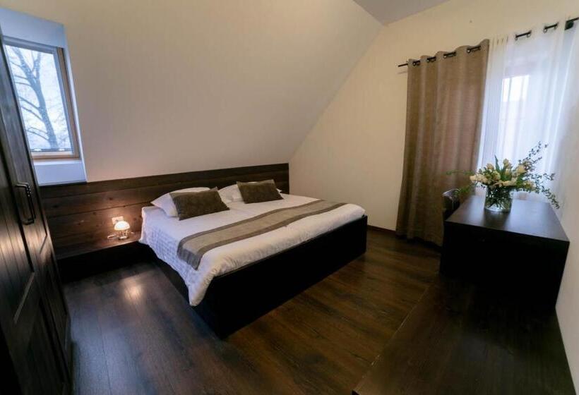 آپارتمان 1 خوابه, Smrekarjeva Domačija