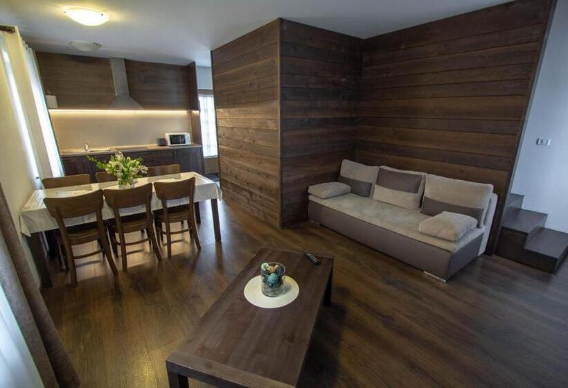 آپارتمان 1 خوابه, Smrekarjeva Domačija