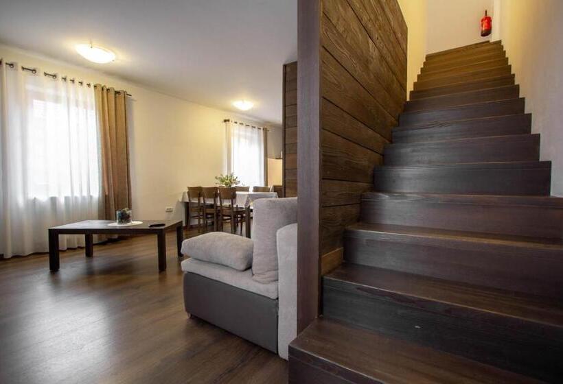 آپارتمان 1 خوابه, Smrekarjeva Domačija