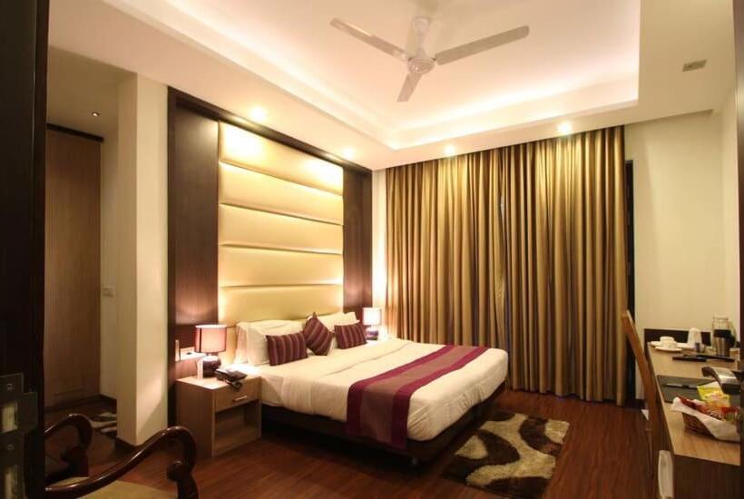 带大床的高级房间, Indiyaah Inn