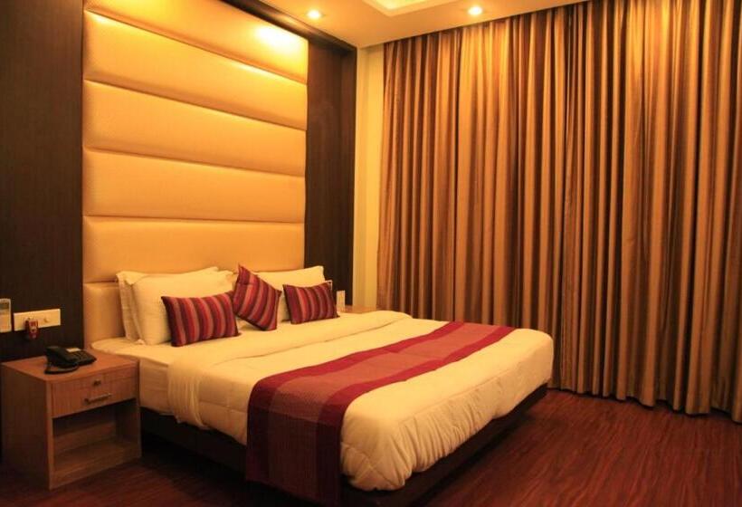 带大床的高级房间, Indiyaah Inn