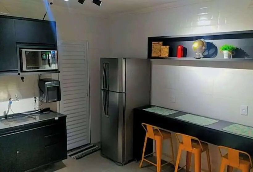 اتاق استاندارد با سرویس بهداشتی مشترک, Vitoria Hostel