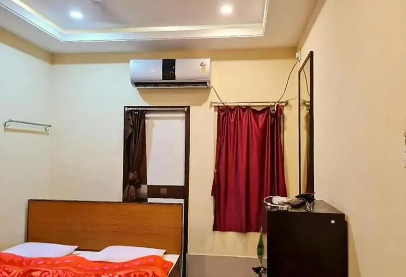 اتاق لوکس, Cosy Inn