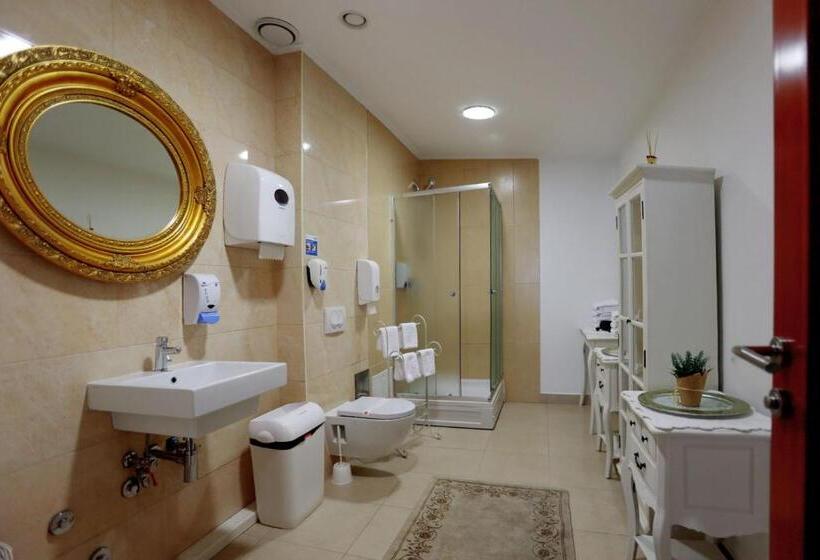 اتاق استاندارد چهار تخته, Apart Hotel Integra