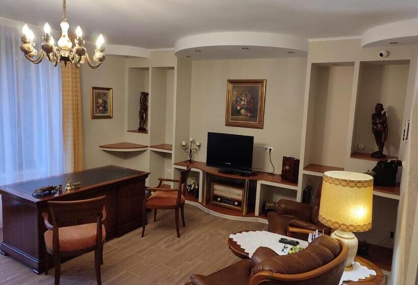 اتاق استاندارد سه نفره, Casa Alina