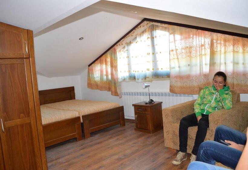 غرفة قياسية رباعية, De Yan Guest House