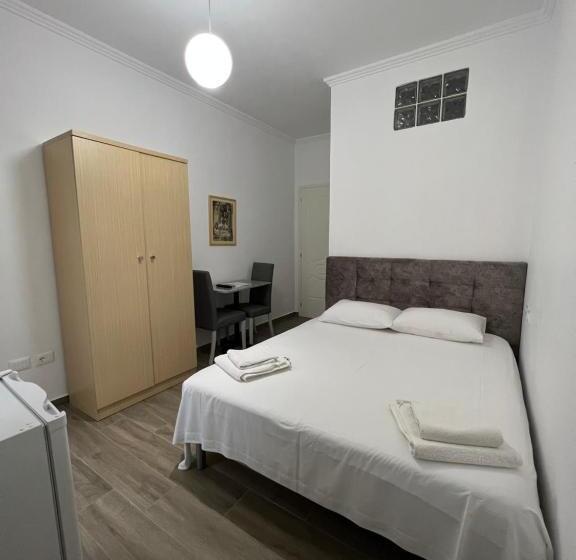 标准单人间, Red Rose Guest House