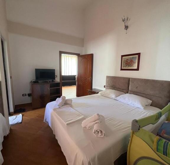 带1个卧室的带阳台的公寓, Red Rose Guest House