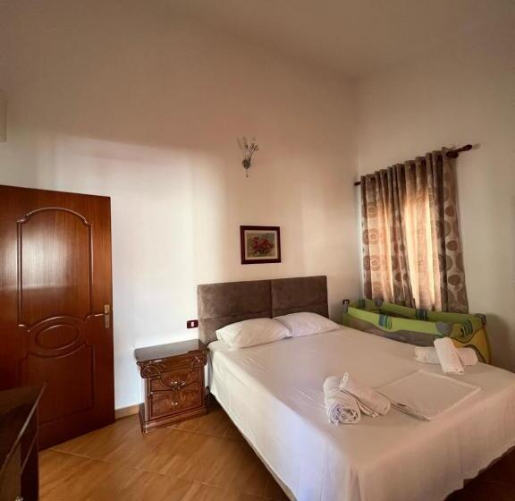 带1个卧室的带阳台的公寓, Red Rose Guest House