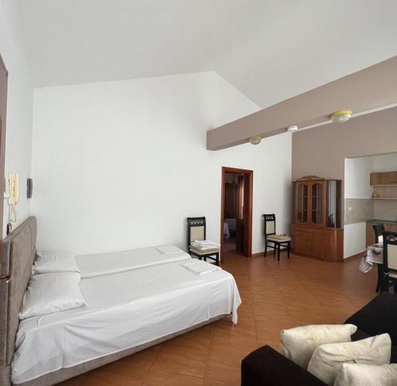 带1个卧室的带阳台的公寓, Red Rose Guest House