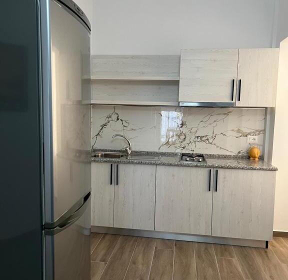 带1个卧室的带阳台的公寓, Red Rose Guest House