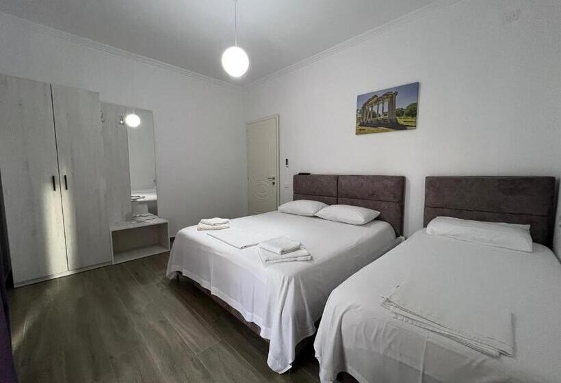 带1个卧室的带阳台的公寓, Red Rose Guest House