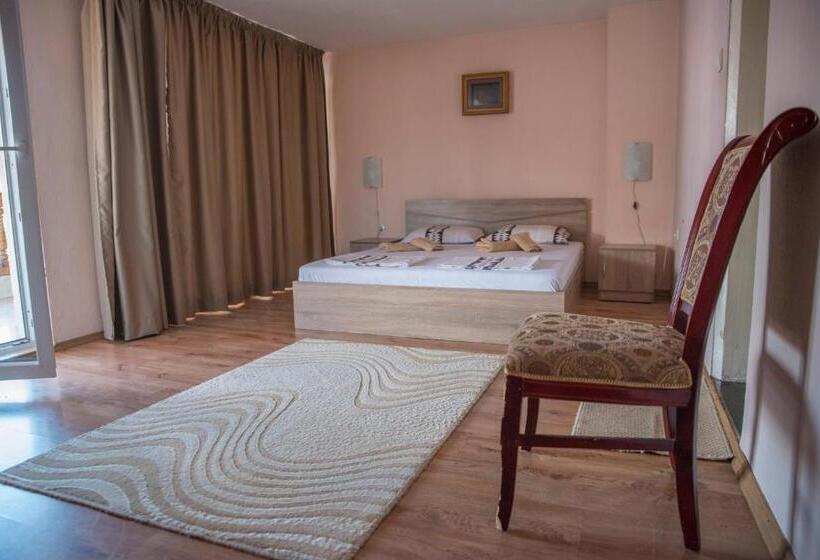 Номер Стандарт с Балконом, Guest House Grozdan