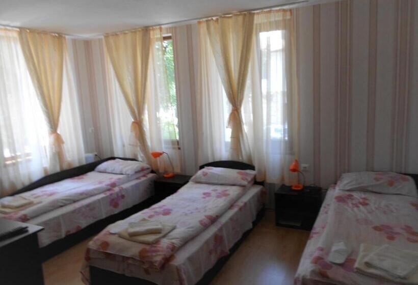 패밀리 룸, Guest House Tsenovi