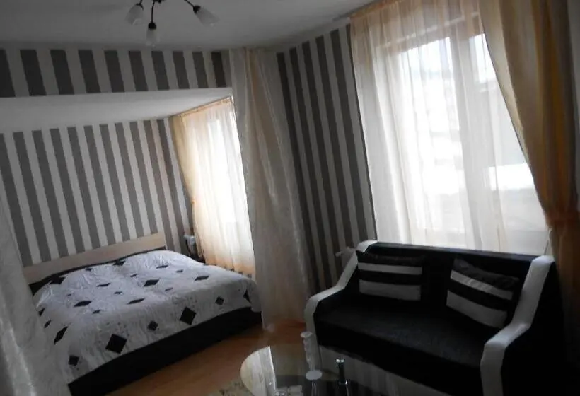 スタンダードスタジオ, Guest House Tsenovi