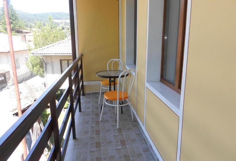 Дом 1 Спальня, Guest House Tsenovi