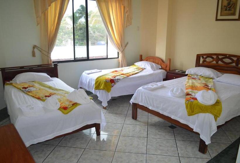 标准三人间, Hostal Andry