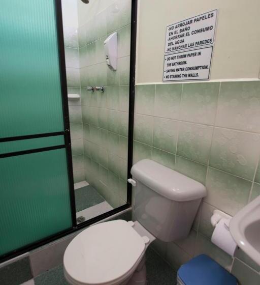 标准三人间, Hostal Andry