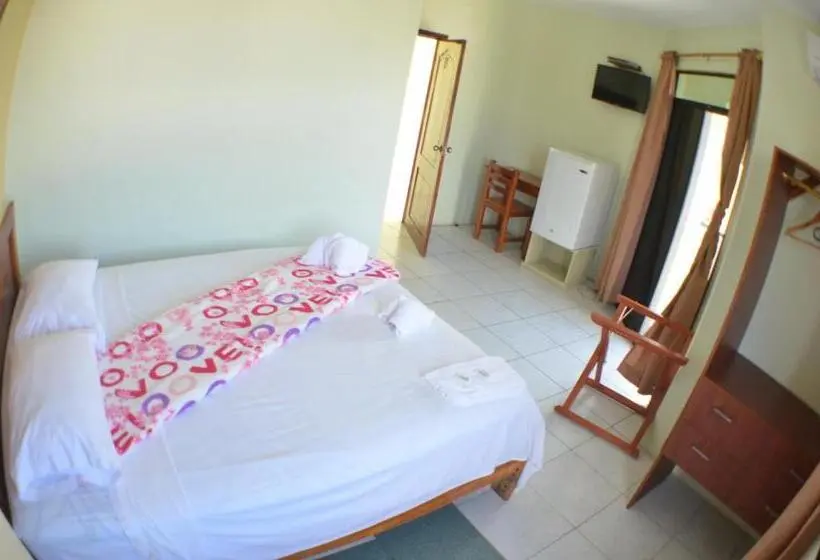 اتاق لوکس با بالکن و چشم‌انداز دریا, Hostal Andry