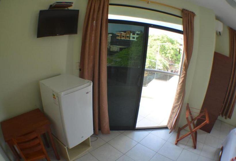 豪华海景房带阳台, Hostal Andry