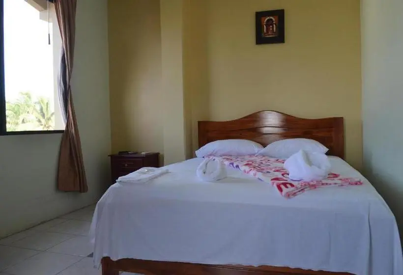 اتاق لوکس با بالکن و چشم‌انداز دریا, Hostal Andry